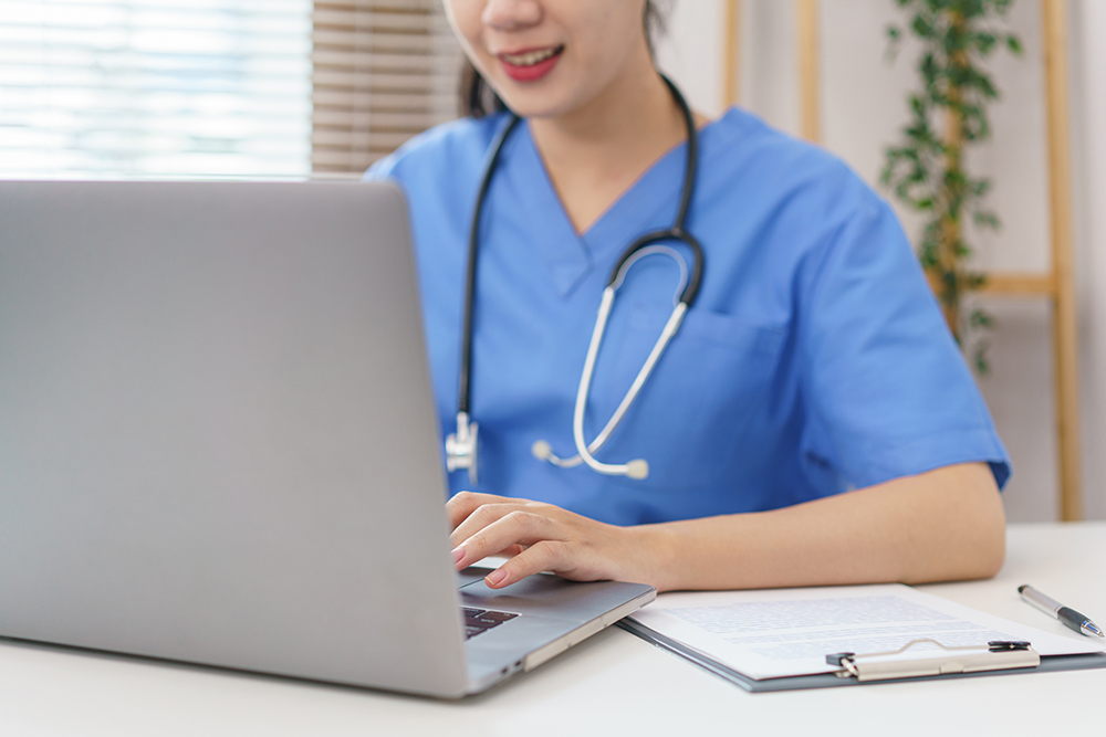 female veterinarian doing online consultation