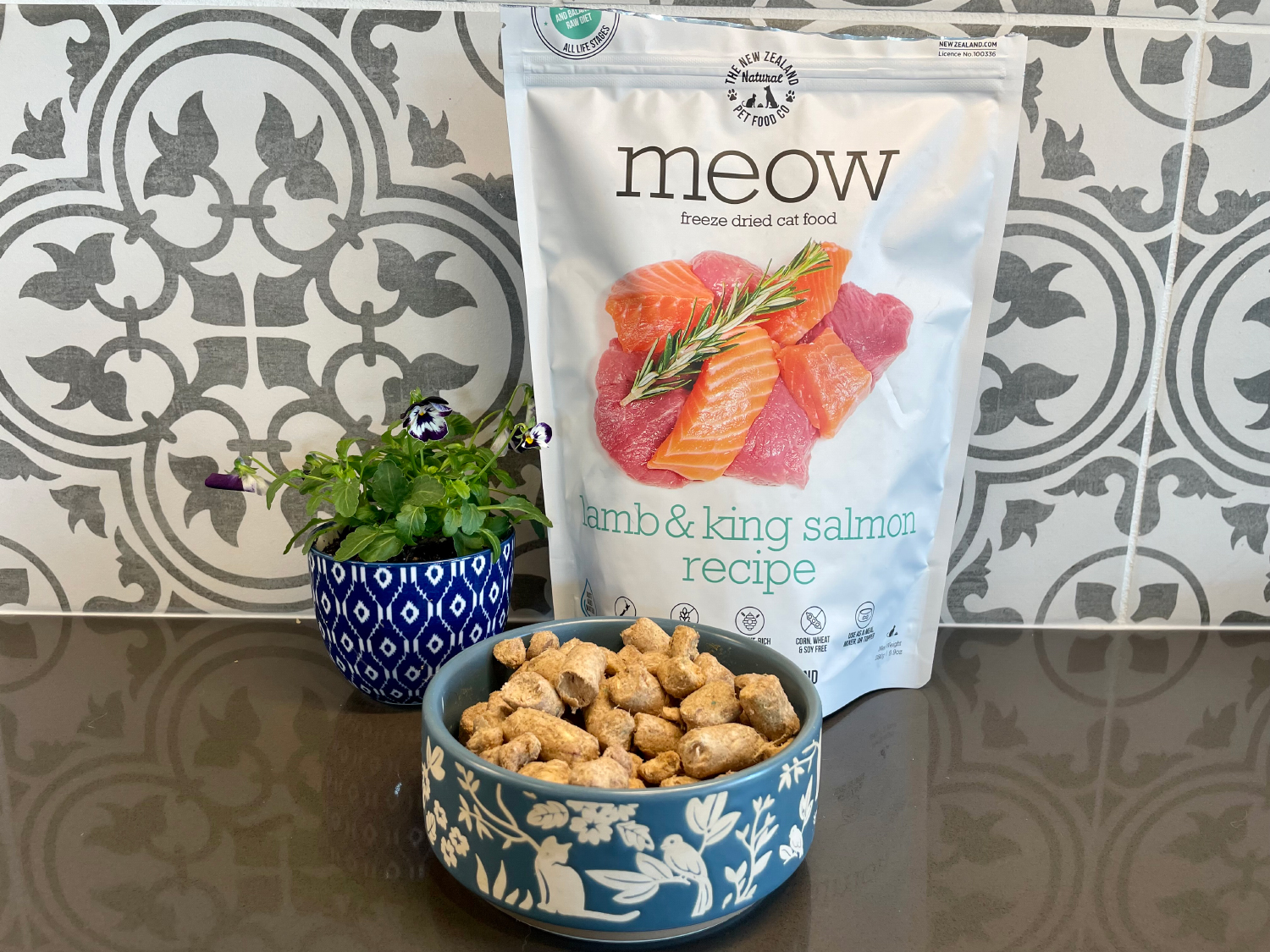 The New Zealand Natural Pet Food Co. Meow Lamb​ & King Salmon Grain-Free Freeze-Dried Cat Food